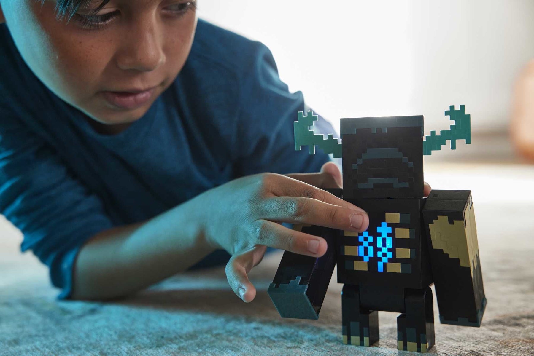 Minecraft Warden Action Figure with Lights, Sounds & Attack Mode, Collectible Toy, 3.25-inch scale